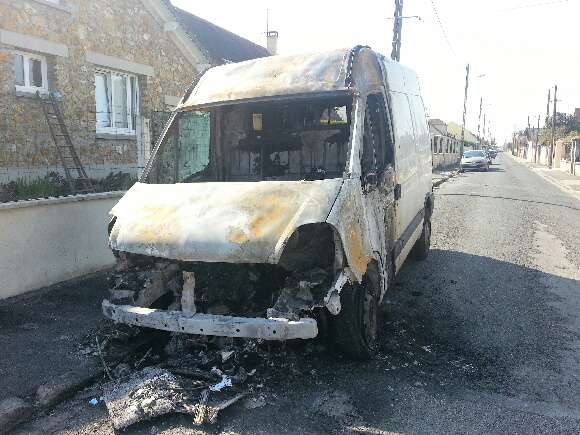 véhicule incendié