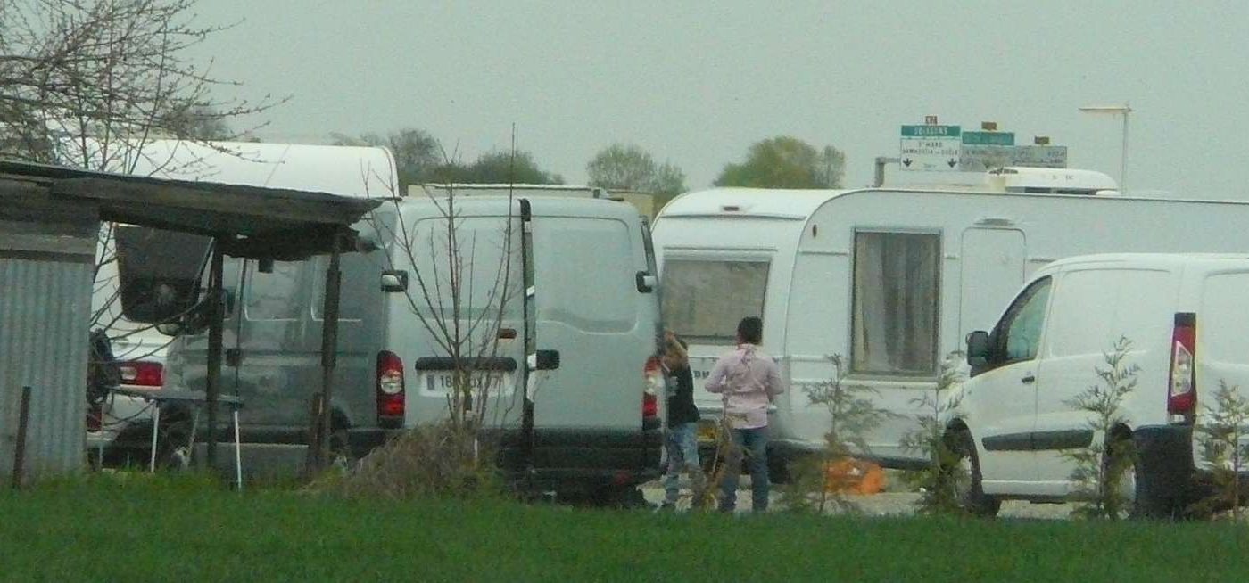 Les caravanes installées à Mitry-Bourg 001