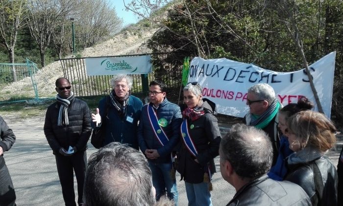 Emerainville ► Montagne de déchets derrière l&rsquo;hôtel Ibis