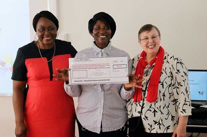 Meaux ► Lycée Baudelaire : Le chèque de l&rsquo;atelier relooking a été remis à l&rsquo;association Avvo