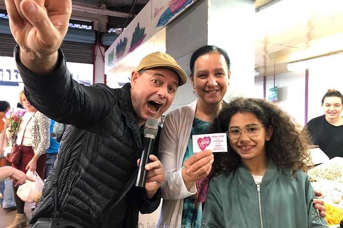 Villeparisis ► Fête des mères au marché : mille bougies ont été offertes par les commerçants [Vidéo]