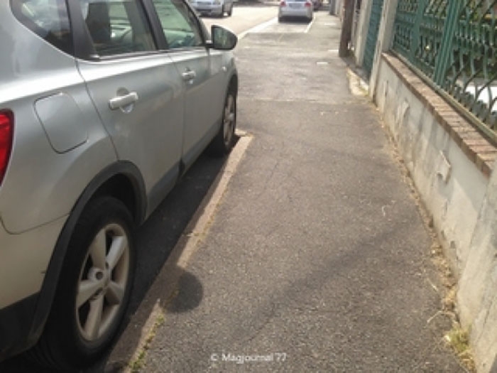 Le blessé a été retrouvé sur le trottoir, vendredi.