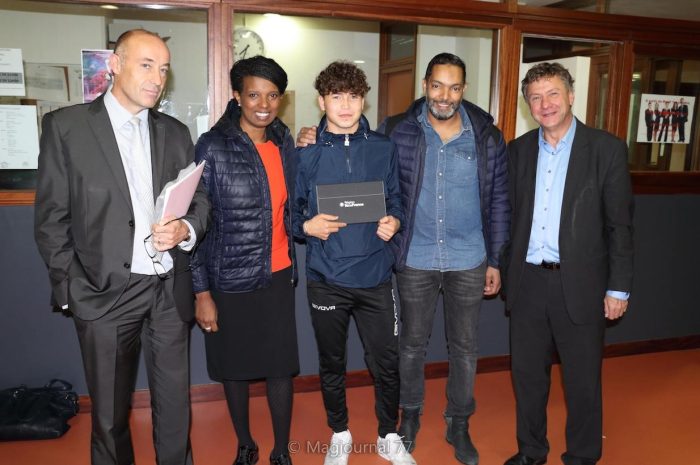 Meaux ► Hamida Rezeg, vice-présidente de la région Ile-de-France, remet les tablettes aux élèves de son ancien lycée 