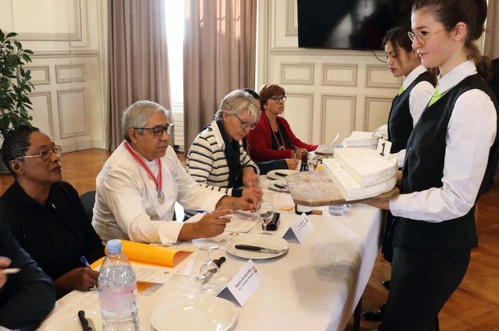 Meaux ► Concours de brie : dix fromages étaient en compétition [Vidéo]