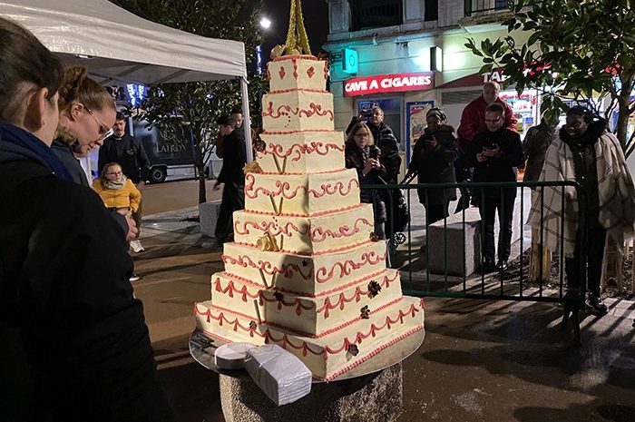 Bailly-Romainvilliers ► Défi de taille : un gâteau géant a été confectionné pour le premier Téléthon sur la Piazzetta
