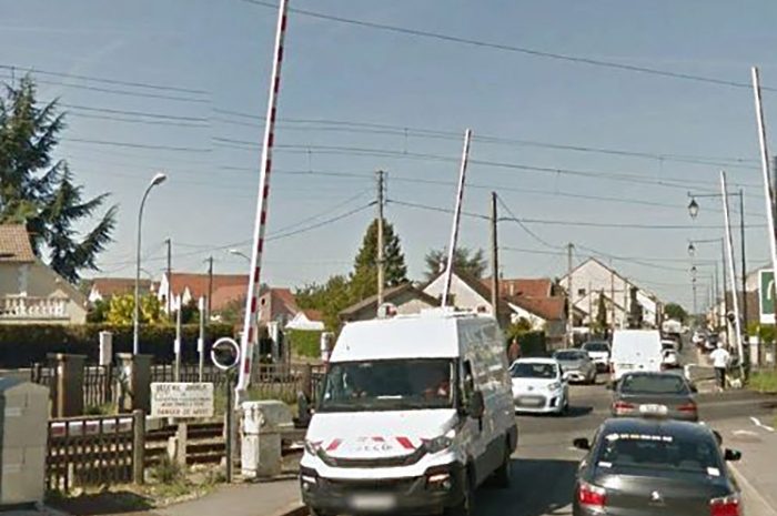 Roissy-en-Brie ► Un véhicule heurté par un train au passage à niveau
