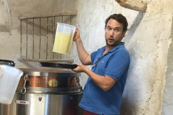 Fresnes-sur-Marne ► Olivier Flé, céréalier et distillateur, fait un don d’éthanol à une pharmacie 