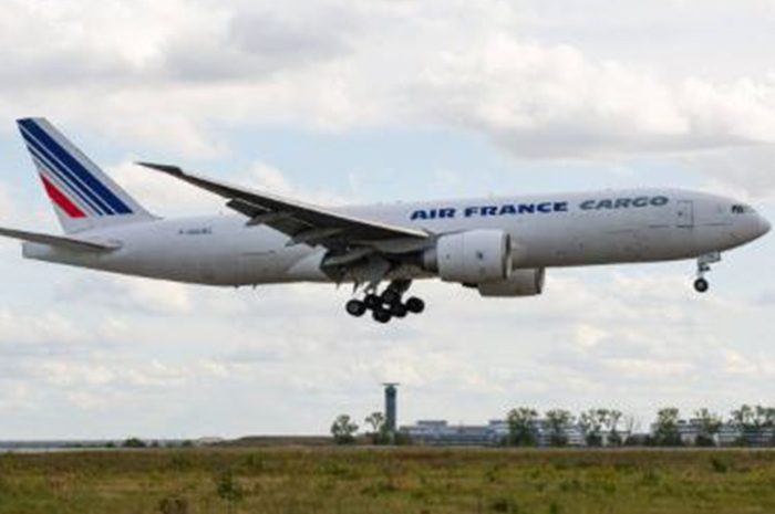 Roissy CDG ► Les premiers masques en provenance de Chine sont arrivés