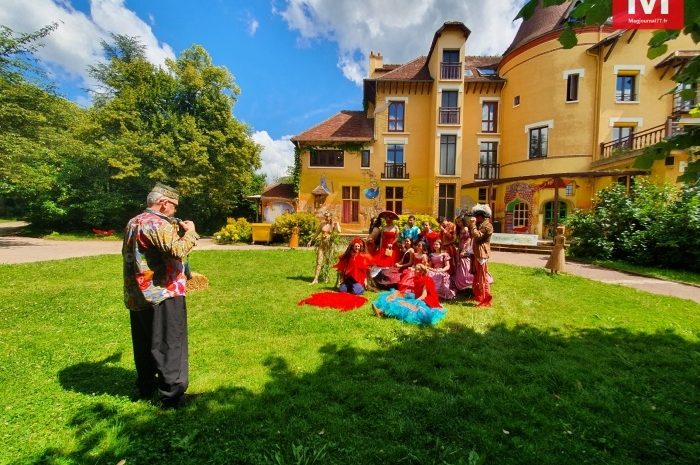Crécy-la-Chapelle ► Le Moulin Jaune s&rsquo;est ouvert pour un pique-nique déguisé : rencontre en exclusivité avec Slava, le maître des lieux [Vidéo]