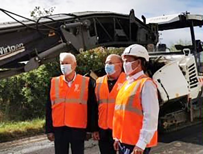 Patrick Septiers, Xavier Vanderbise et Hubert Legrand, directeur agence Eiffage route ©Département