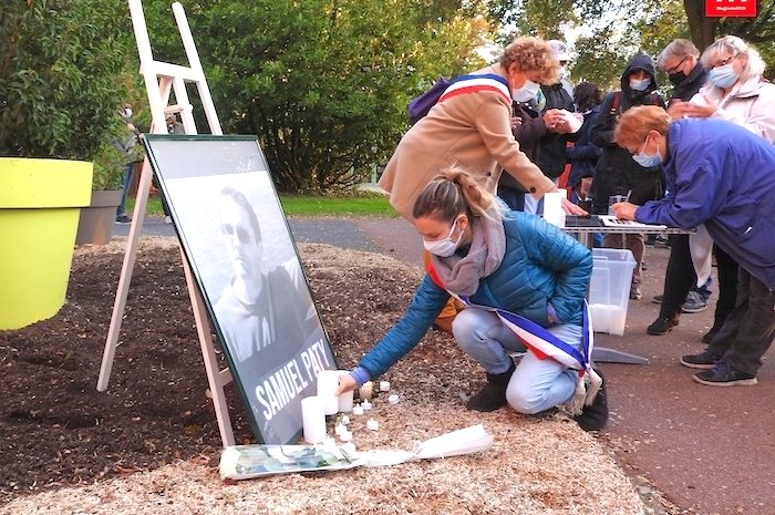 Othis ► Des bougies pour rendre hommage à Samuel Paty 