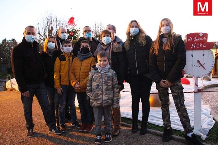 Précy-sur-Marne ► [Vidéo] Première fois : les bénévoles ont monté un décor de Noël devant la mairie