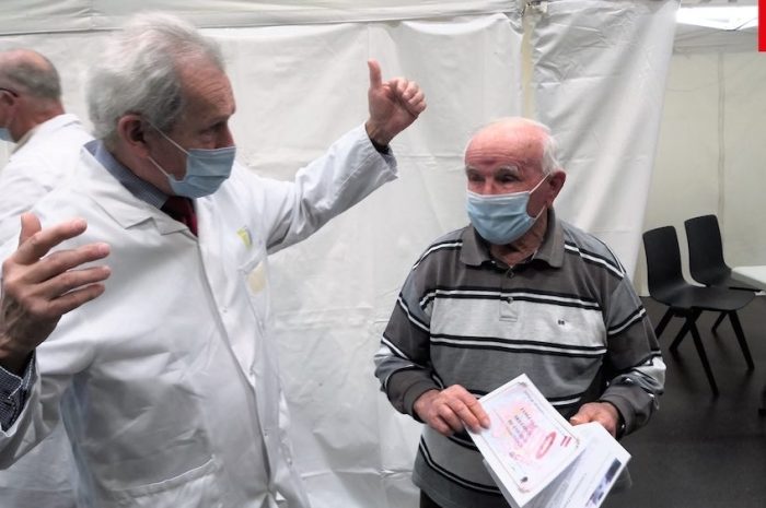 Meaux ► [Vidéo] Covid-19 : le centenaire José Desandre est la 10 000e personne vaccinée