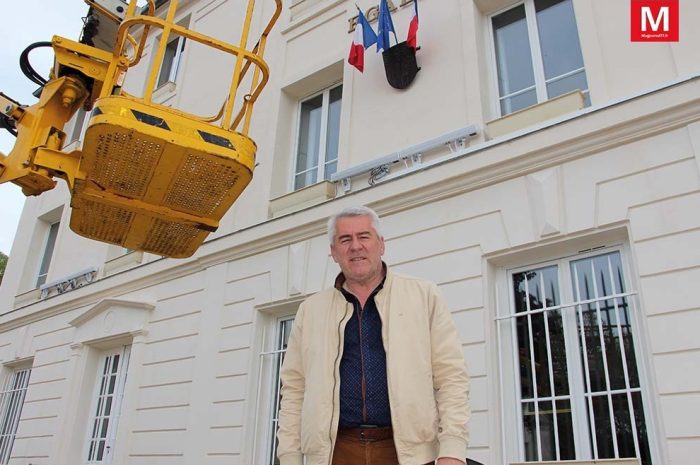 Saint-Soupplets ► [Vidéo] La mairie se pare des couleurs de la France