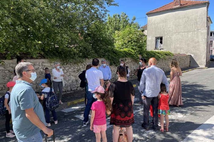 Crouy-sur-Ourcq ► Le député Jean-François Parigi aux côtés des parents d’élèves de l’école maternelle