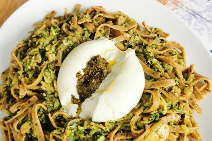 La recette du week-end ► Fettucine au pesto, à la courgette et à la burrata : du soleil aussi dans l’assiette