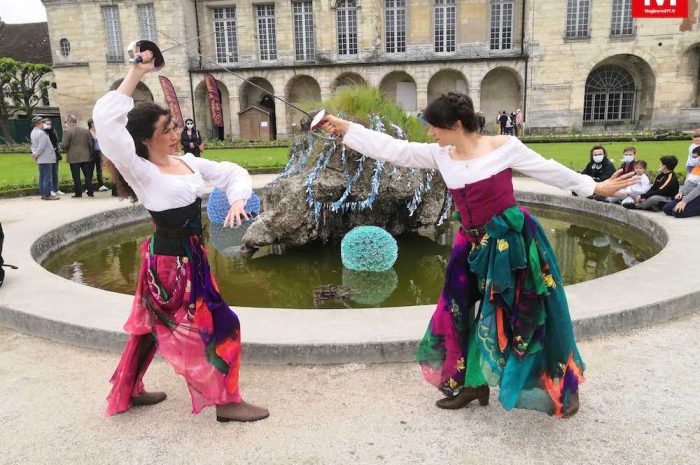 Meaux ► [Vidéo] Rebecca et Zélia ont croisé le fer au jardin Bossuet 