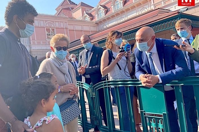 Chessy ► [Vidéo] Un ministre à Disneyland Paris pour vérifier la bonne application des règles sanitaires
