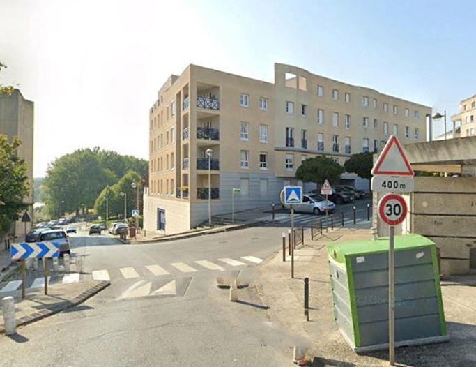 La rue Charles-Baudelaire, à proximité de l'école Victor-Hugo, à Torcy Google Street view