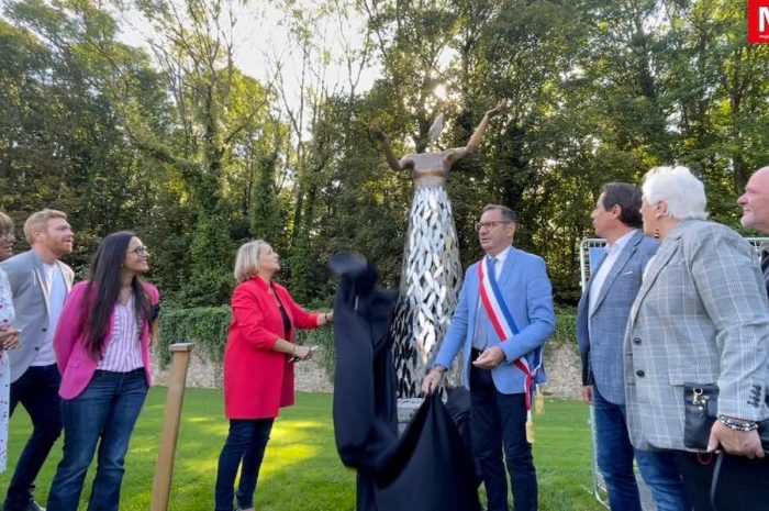 Coupvray ► [Vidéo] La troisième statue du parc du château a été dévoilée