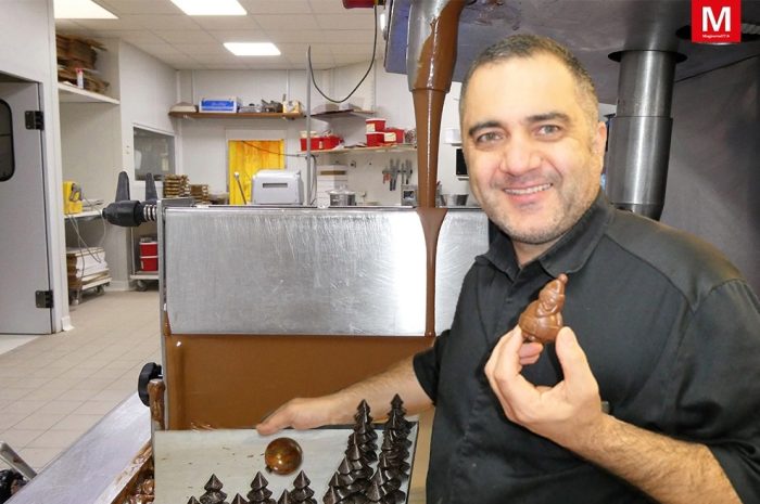 Saint-Thibault-des-Vignes ► [Vidéo] Pères Noël, sapins, boules, escargots…  Jérôme Lépinay s’affaire dans son royaume du chocolat