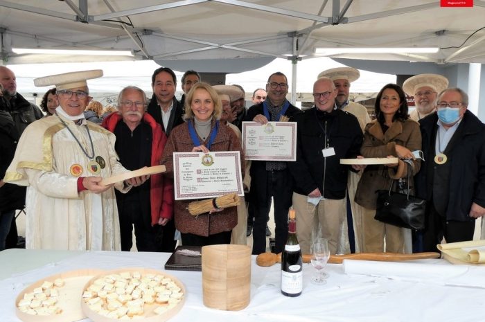 Bailly-Romainvilliers ► [Vidéo] Anne Gbiorczyk et Thierry Cerri ont été intronisés chevaliers du brie de Meaux