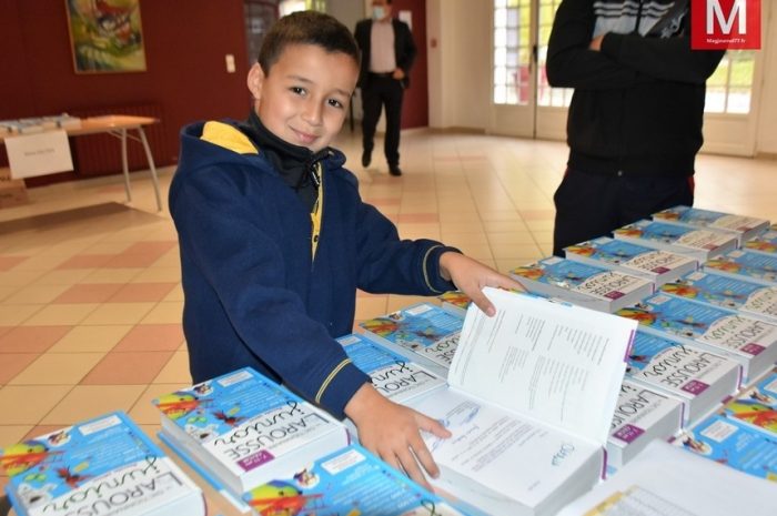 Othis ► [Vidéo] La ville promeut la lecture en offrant des dictionnaires aux élèves de CE1