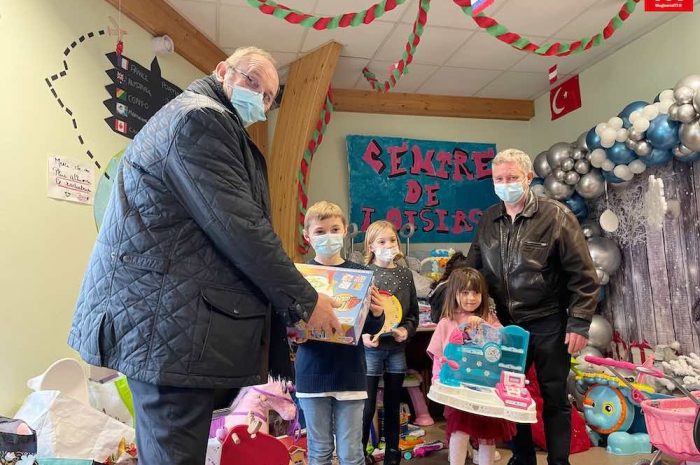 Rouvres ► [Vidéo] Le centre de loisirs a offert cent jouets et un spectacle à la Croix-Rouge française