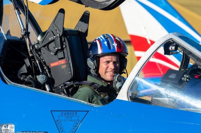 Meaux- Airshow ► Patrouille de France : Athos 7 fume en rouge