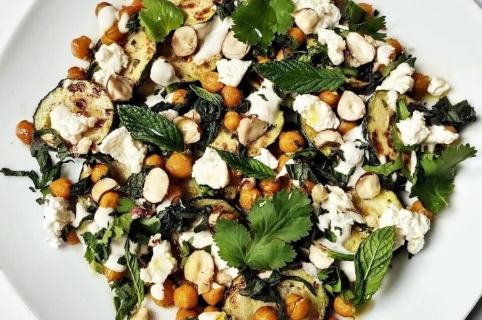 La recette du week-end ► Salade de courgettes grillées, chèvre frais et noisettes