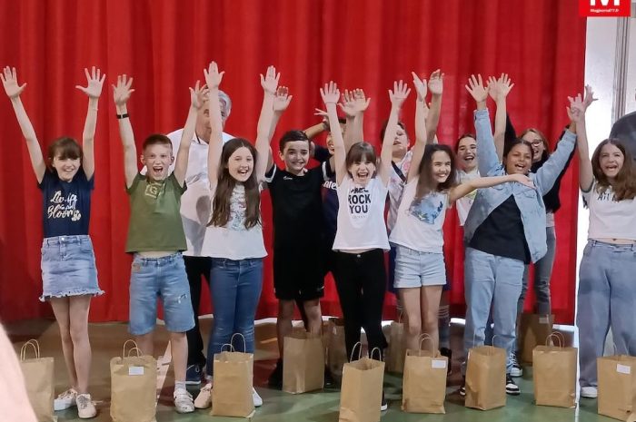 Charny ► [Vidéo] Fierté et émotion : les enfants de CM2 ont reçu un dictionnaire 