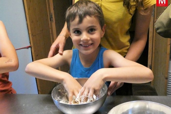 Bussy-Saint-Georges ► [Vidéo]  Atelier de fabrication de pain : ingrédients et pétrissage n’ont plus de secret pour les participants