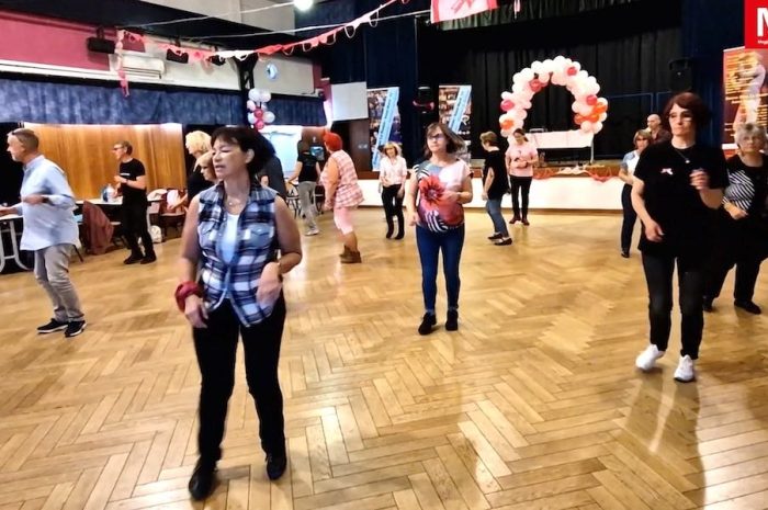 Saint-Mard ► [Vidéo] Les membres de l’association Entrez dans la danse ont fait des pas de country contre le cancer du sein 