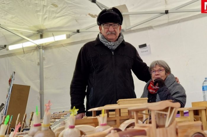 Saint-Mard ► [Vidéo] Marché de Noël : les visiteurs ont découvert les créations en bois de Gérard 