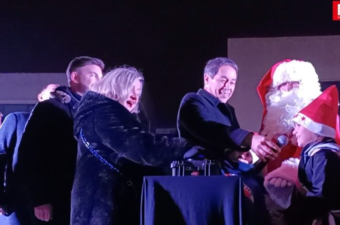 Serris  ► [Vidéo]  Lancement des illuminations : la magie de Noël a fasciné le public