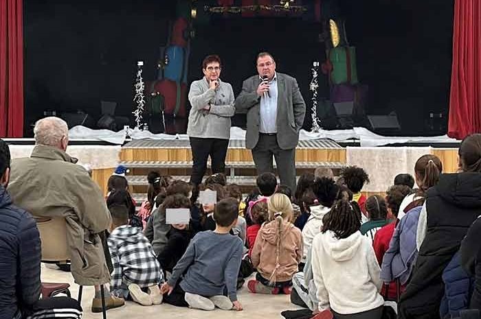 Le Mesnil-Amelot ► Les enfants ont eu droit à une fête pour Noël et les seniors au repas annuel avec spectacle