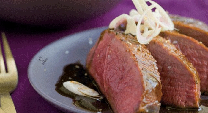 La recette du week-end ► Le filet de cane rôti aux poires et son filet de sauce balsamique