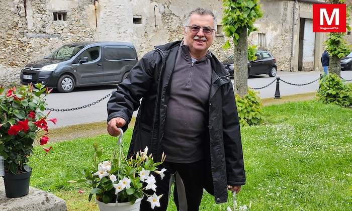 Le marché aux fleurs, dimanche 14 mai, à Charny, s’est installé sur la place de l’église de Charny, dimanche 14 mai. Les exposants, principalement des locaux et dont la plupart viennent chaque année, ont présenté leurs produits. 