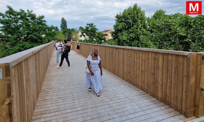 Meaux ► [Vidéo] La passerelle Roosevelt permet de traverser le canal de l&rsquo;Ourcq à pied et à vélo