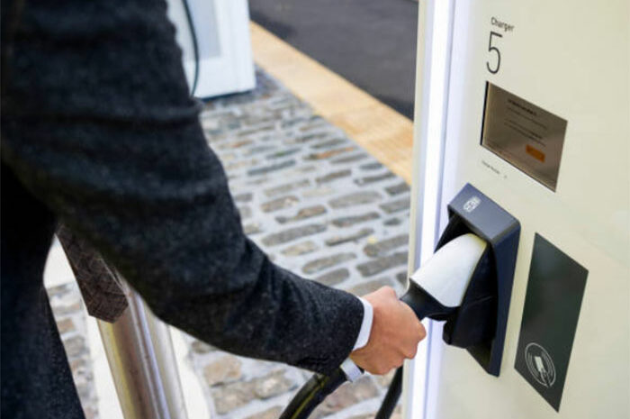 Electrique ► Le gouvernement investit des centaines de millions d’euros dans le développement des bornes de recharge