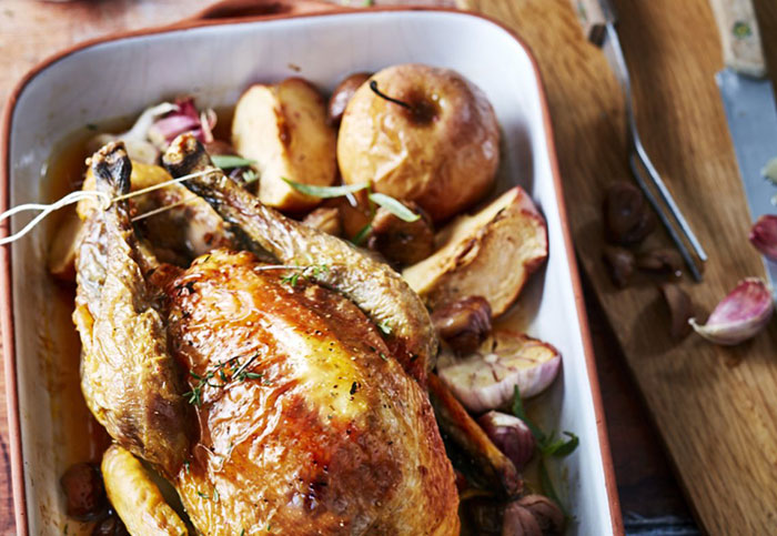 La recette du week-end - La pintade aux pommes et aux châtaignes : toujours les fruits de saison, les mêmes et on les aime