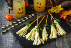 La recette du week-end - Préparez Halloween : balais de sorcières et sucettes fantômes, des décos délicieusement effrayantes