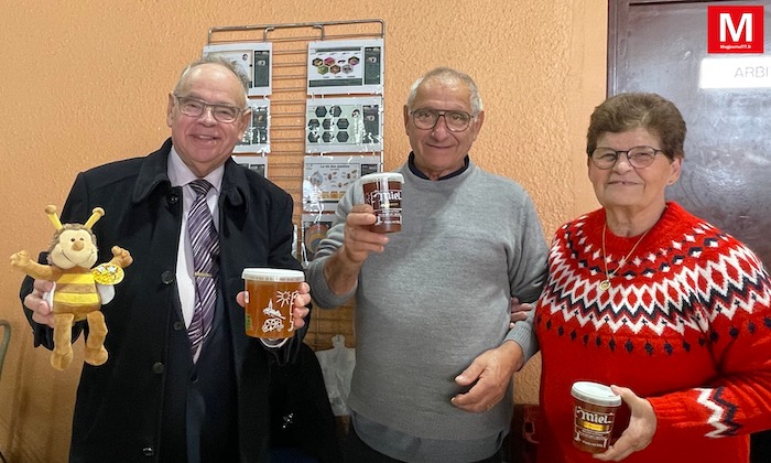 Croissy-Beaubourg [Vidéo] - Marché de Noël : Josiane et Antonio ont apporté leur miel de Provence 