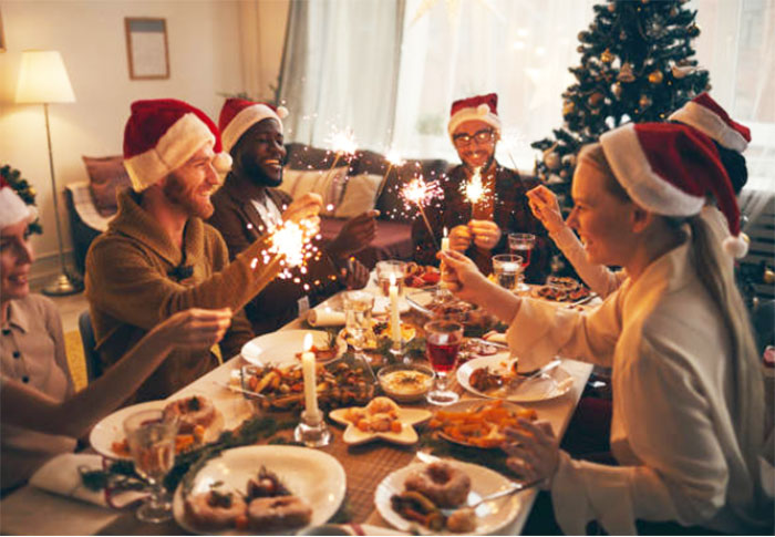 C'est Noël - Dépenses fastueuses ou produits bon marché et qualité suspecte : la course aux repas des fêtes est lancée