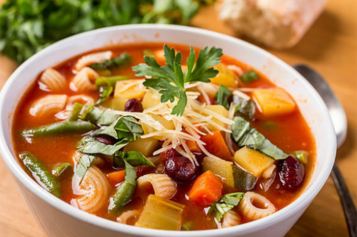 La recette du week-end ► Le minestrone aux lardons, un repas complet et équilibré pour tenir au corps