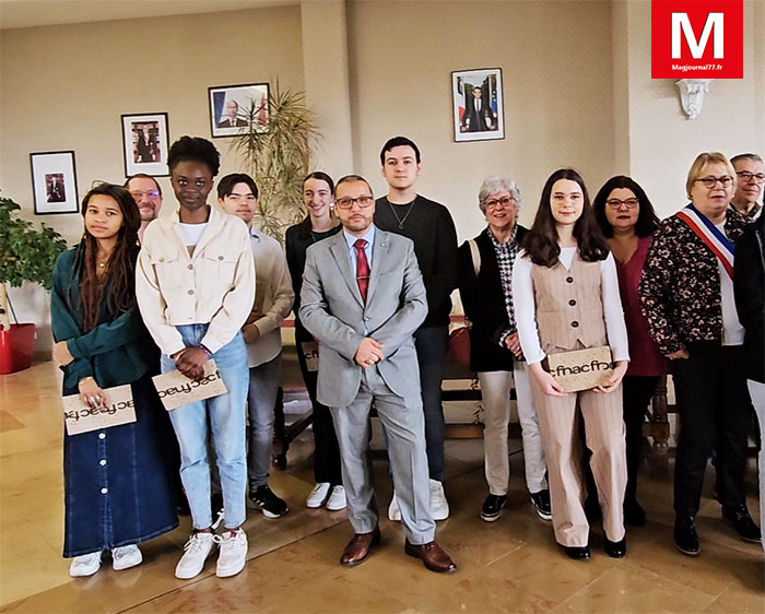 Crégy-lès-Meaux [Vidéo] - Des prix pour les meilleurs résultats au collège : les élèves ont été récompensés par la municipalité