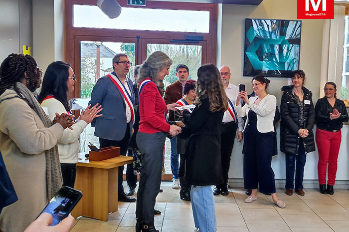 Villeparisis ► [Vidéo] Citoyenneté : les jeunes majeurs ont reçu leur première carte d’électeur