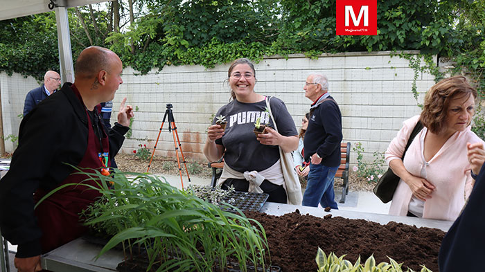 Meaux [Vidéo] - Réaménagement du square Ceccaldi : soleil, vent, plants de tomates et senteurs florales ont participé à l'inauguration