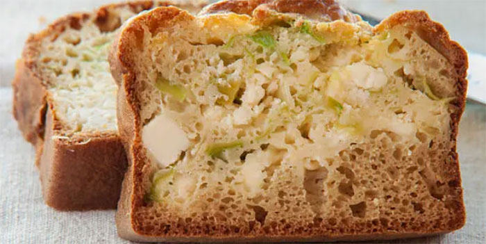La recette du week-end - Tiède ou froid, le cake aux poireaux et au cheddar : en toutes circonstances
